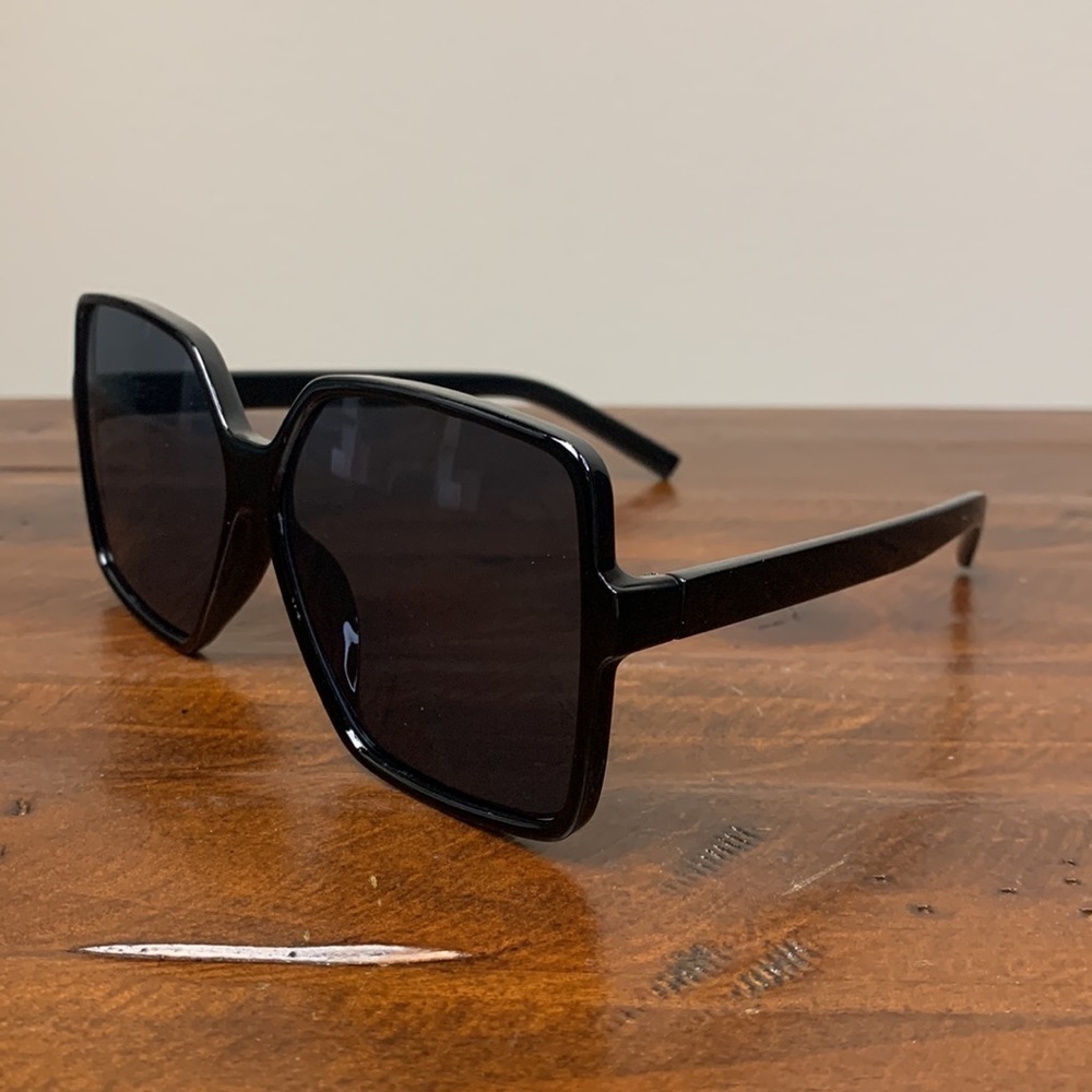Black Luxury Oversized Square Shape Sunglasses - Picture 7 of 12